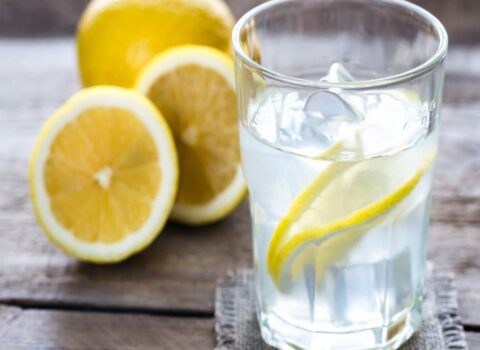 Limonlu su arıqlamağa kömək edir? – Dietoloqların fikri