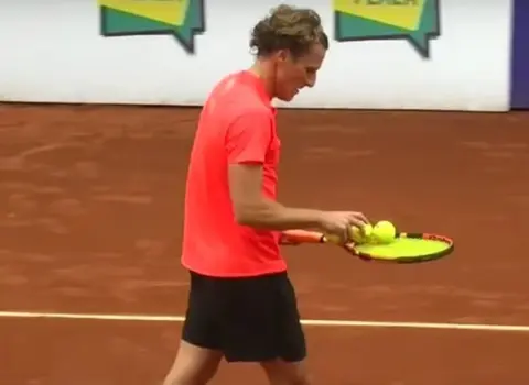 Keçmiş futbolçu tennislə məşğul olmağa başladı