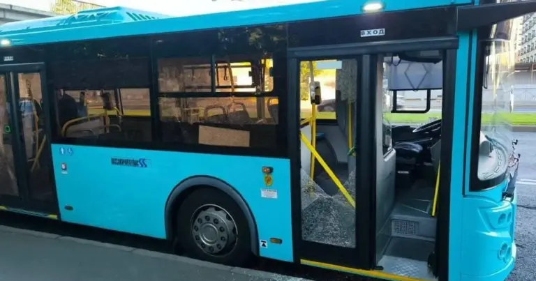 Sankt-Peterburqda avtobus atəşə tutuldu – Polis hər yerdə onları axtarır Sankt-Peterburqda avtobus atəşə tutuldu – Polis hər yerdə onları axtarır
