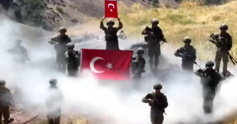 Türk əsgərindən milli komandaya dəstək – VİDEO