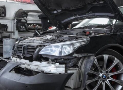 Bakıda 5 yeniyetmə “BMW”nin hissələrini sökdülər