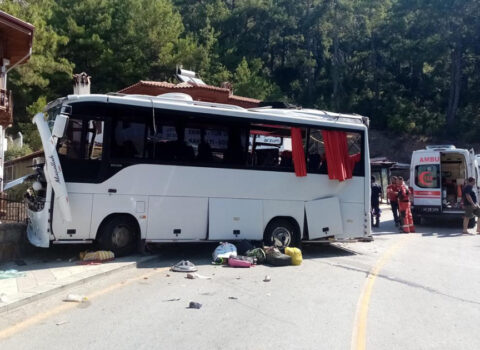 Avtobus qəzası baş verdi – Ölən və yaralananlar var