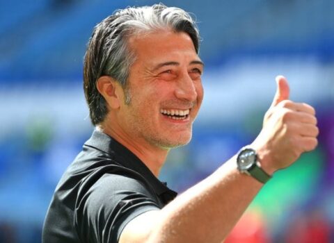 İsveçrə millisi baş məşqçisi ilə müqaviləni yenilədi