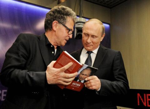 Putinin bioqrafı Jurnalistlər İttifaqından qovuldu
