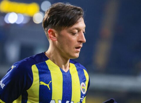 Mesut Özil tanınmaz halda – FOTO