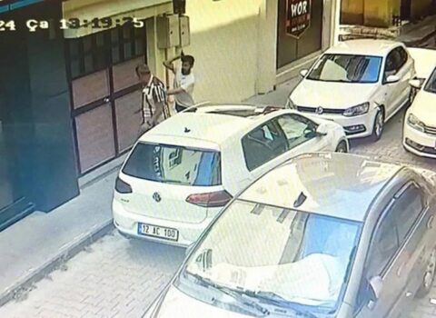 İstanbulda naməlum şəxs insanlara hücum etdi, iki nəfər öldü, yeddisi yaralandı