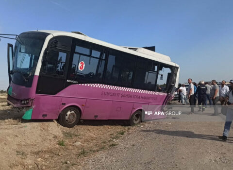 Sumqayıtda marşrut avtobusu TIR-la toqquşdu, 11 nəfər xəsarət aldı