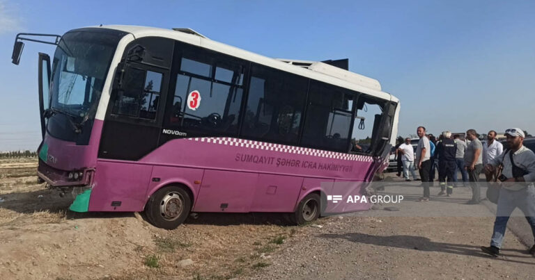 Sumqayıtda marşrut avtobusu TIR-la toqquşdu, 11 nəfər xəsarət aldı Sumqayıtda marşrut avtobusu TIR-la toqquşdu, 11 nəfər xəsarət aldı