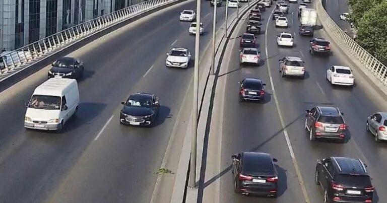 Bakının bir sıra yollarında sıxlıq var – SİYAHI Bakının bir sıra yollarında sıxlıq var – SİYAHI