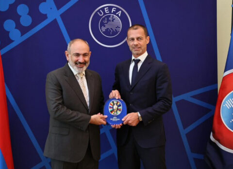 Paşinyan final matçı üçün Berlinə getdi