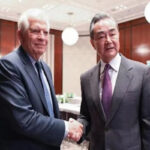 Borrell Çinin xarici işlər naziri ilə görüşdü