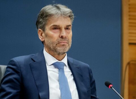 Dik Şuf Niderlandın yeni Baş naziri təyin olundu