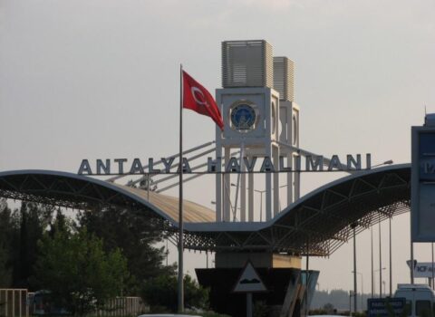Antalya hava limanında gecikmə: 10 gün davam edəcək