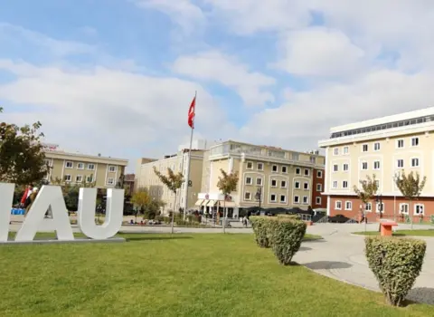 İstanbulun mərkəzində bir dünya universiteti – VİDEO