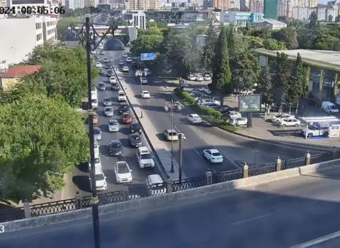 Bakının bu küçələrində sıxlıq var