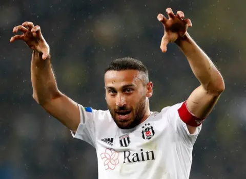 Cenk Tosun “Fənərbağça” ilə razılaşdı