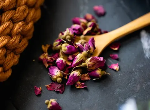 Qızılgül çayının bilinməyən faydaları