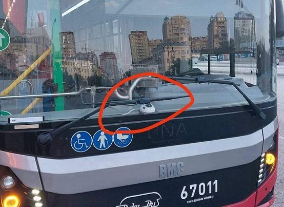 Avtobuslardakı gizli cihazlar zolağa girən maşınların fotosunu DYP-yə ötürür? - RƏSMİ CAVAB