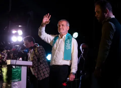 İranda prezident seçkisində qalib gələn Məsud Pezeşkian ilk çıxışını etdi