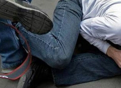 Gümrü şəhər meriyasının keçmiş məmurunu döydülər