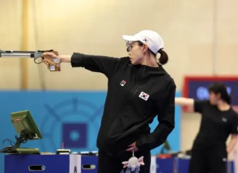 Olimpiya mükafatçısı mətbuat konfransı zamanı huşunu İTİRDİ