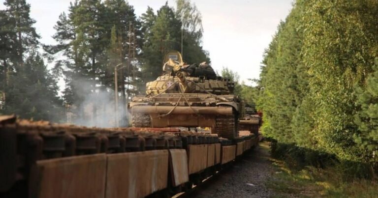 Belarus tanklarını Ukrayna ilə sərhədə aparır Belarus tanklarını Ukrayna ilə sərhədə aparır