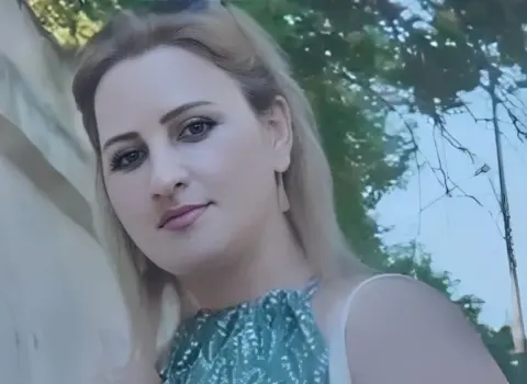 Övladlarını böyütmək üçün süpürgəçilik edən qadını oğlu qətlə yetirdi: Hadisə yerindən GÖRÜNTÜLƏR
