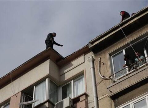 Paytaxtda bir nəfər intihara cəhd etdi