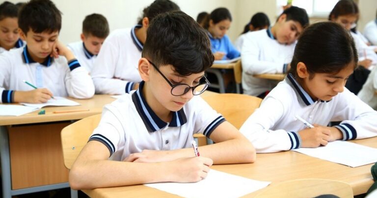 Paytaxt məktəblərində 12 mindən çox şagirdin yerdəyişməsi edildi Paytaxt məktəblərində 12 mindən çox şagirdin yerdəyişməsi edildi