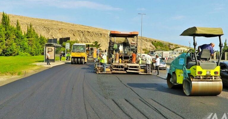 Salyan şosesində asfaltlanma işləri aparılır Salyan şosesində asfaltlanma işləri aparılır