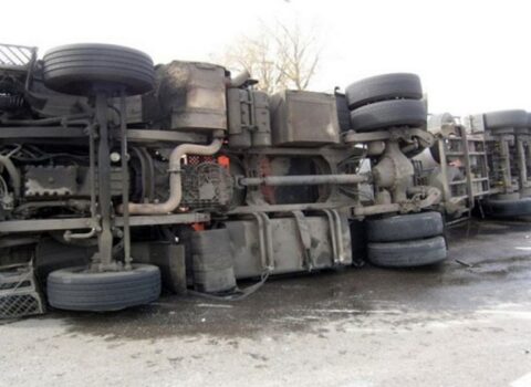 Bakıda iki “KamAz” toqquşdu, xəsarət alan var