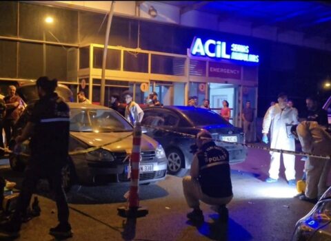 İstanbulda xəstəxanaya silahlı hücum oldu, yaralılar var