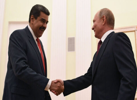 Putin Maduronu BRİKS sammitinə dəvət etdi