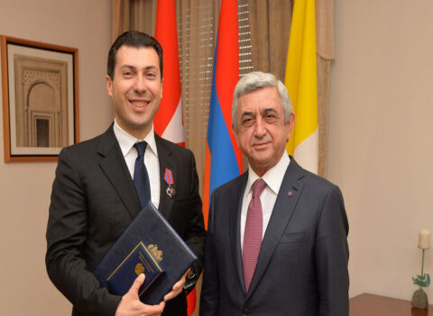 Serj Sarkisyanın diplomat kürəkəni dövlətə 350 milyon dollar ziyan vurmaqda günahlandırılır
