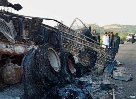 Pakistanda silahlıların hücumları nəticəsində ölənlərin sayı 70-i ötdü