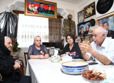 Səbinə Salmanova şəhid ailələri ilə görüşüb – FOTOLAR