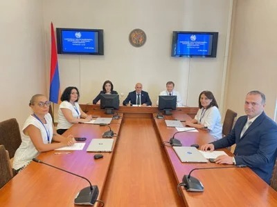 Qurgen Arsenyanın deputat mandatı Armenuhi Kazaryana verildi