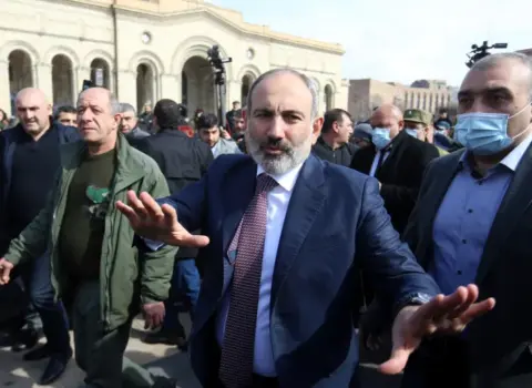 Silahların toplanmasına göstəriş verildi: Paşinyana qarşı qanlı üsyan başlayacaq