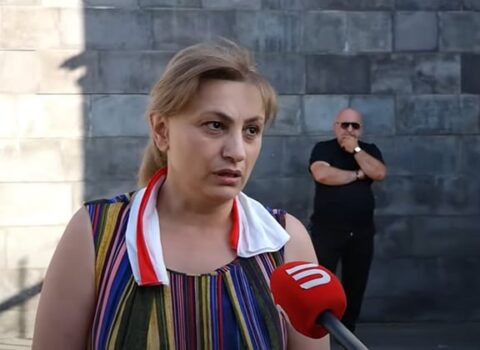Övladı itkin düşən erməni anası: “4 ildir ki, hamı bizə yalan danışır”