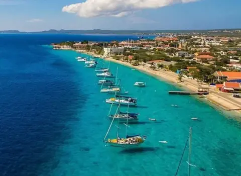 Niderland zülmündən Bakıya sığınanlar – Boneyra adası haqda bilmədiklərimiz