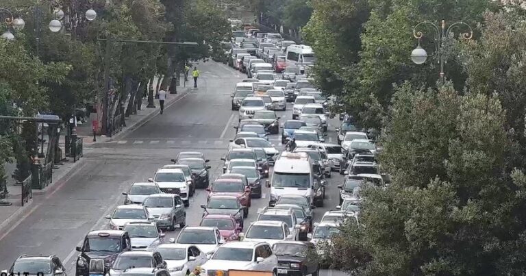 Bakıda tıxac olan yolların adları açıqlandı Bakıda tıxac olan yolların adları açıqlandı