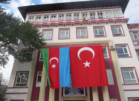 Bakı Anadolu Liseyində Azərbaycan dili fənni ləğv edilib?