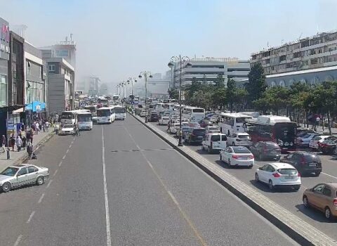 “8-ci kilometr bazar”ının yaxınlığında yanğınla əlaqədar yollarda sıxlıq yarandı