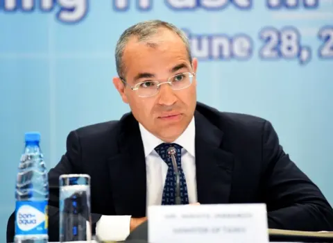 Mikayıl Cabbarov Maqomedxan Maqomedovu təbrik etdi
