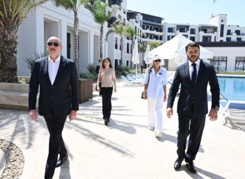Prezident, xanımı və qızının “Sea Breeze”də gəzintisi – VİDEO