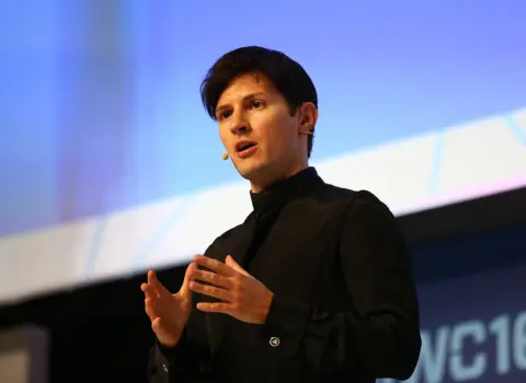 Pavel Durov Fransada saxlanıldı
