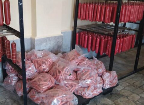 Şabranda kolbasa sexində yanğın oldu, xəsarət alan var