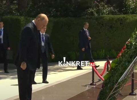 Putin Heydər Əliyevin məzarını ziyarət etdi