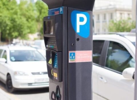 Parklanma zonasında olmayan maşına görə ödəniş tələb olunur – Şikayət
