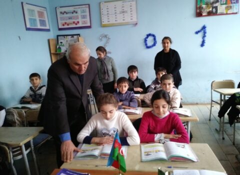 Məktəblərdə müəllim çatışmazlığı – Valideynlər narazıdırlar